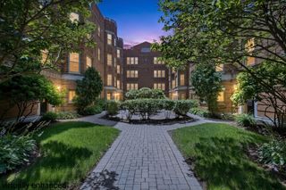 619 Washington Boulevard 1W, Oak Park, IL 60302