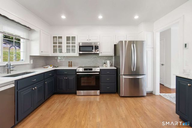 61 Center Drive, Greenwich, CT 06870