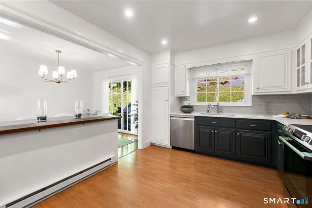 61 Center Drive, Greenwich, CT 06870