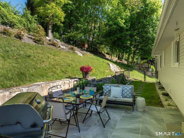 61 Center Drive, Greenwich, CT 06870