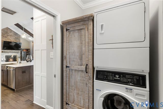 17807 Silverthread Ter, Moseley, VA 23120