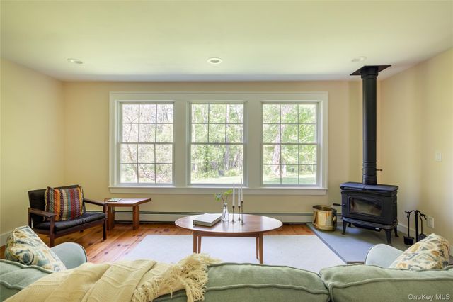 181 Twin Arch Road, Washingtonville, NY 10992