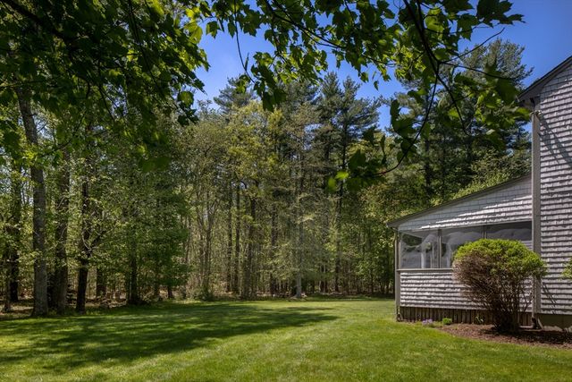 8 Riverbend Ln, Mattapoisett, MA 02739