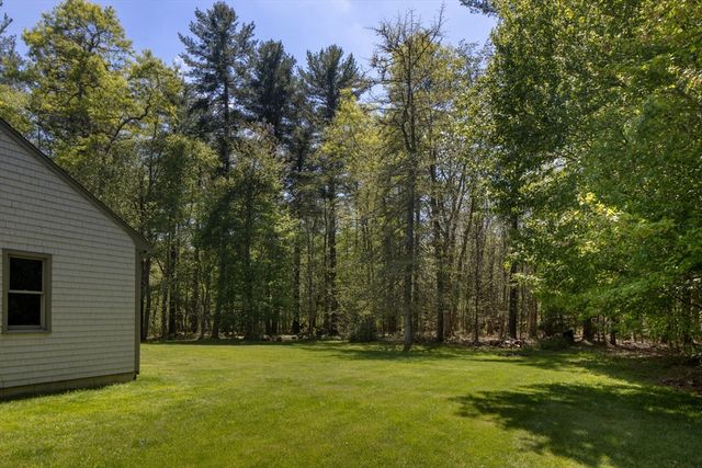 8 Riverbend Ln, Mattapoisett, MA 02739