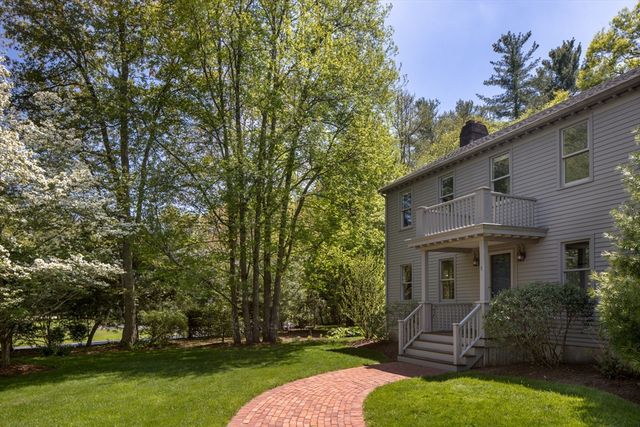 8 Riverbend Ln, Mattapoisett, MA 02739