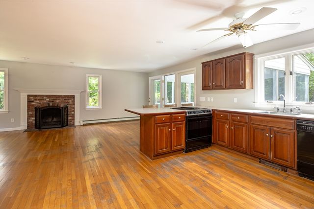 8 Riverbend Ln, Mattapoisett, MA 02739