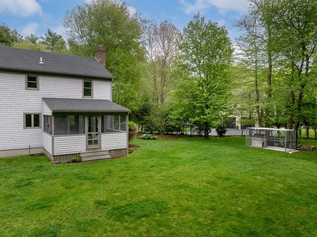 8 Riverbend Ln, Mattapoisett, MA 02739