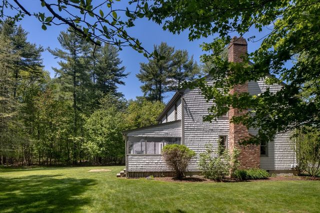 8 Riverbend Ln, Mattapoisett, MA 02739