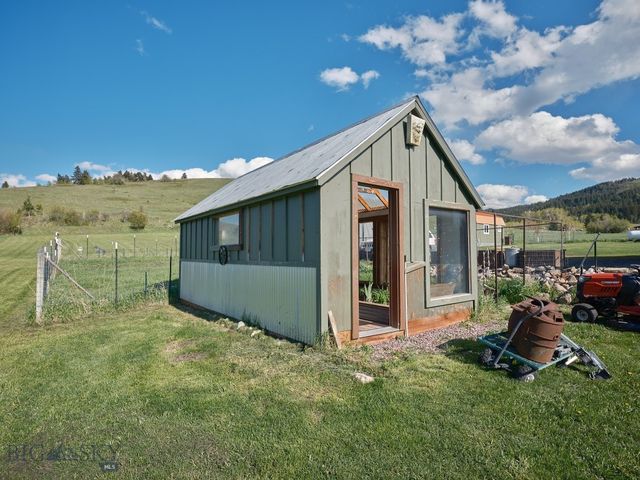 2178 Little Bear Road, Gallatin Gateway, MT 59730