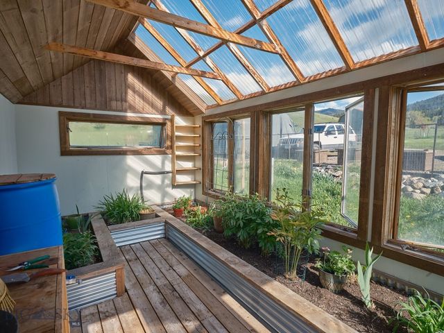 2178 Little Bear Road, Gallatin Gateway, MT 59730