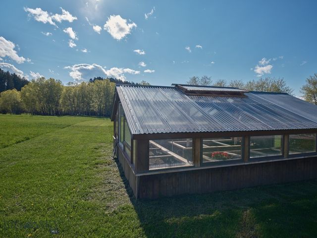 2178 Little Bear Road, Gallatin Gateway, MT 59730