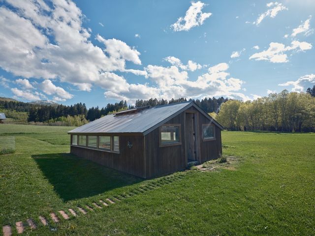 2178 Little Bear Road, Gallatin Gateway, MT 59730
