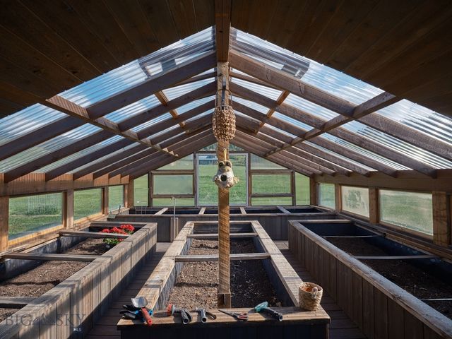 2178 Little Bear Road, Gallatin Gateway, MT 59730