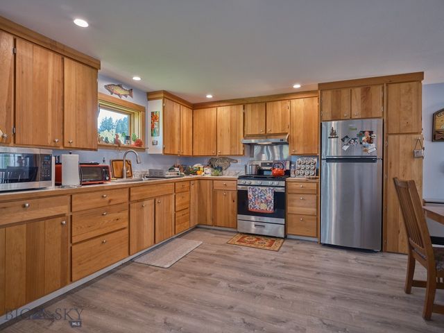 2178 Little Bear Road, Gallatin Gateway, MT 59730