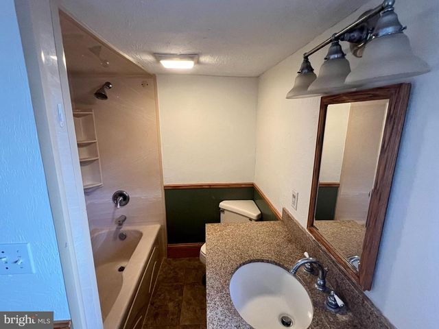 52 N MAIN ST, Shrewsbury, PA 17361