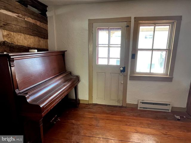 52 N MAIN ST, Shrewsbury, PA 17361