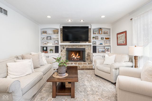 195 Governors Lane, Zionsville, IN 46077