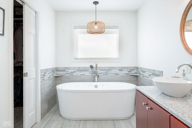 195 Governors Lane, Zionsville, IN 46077