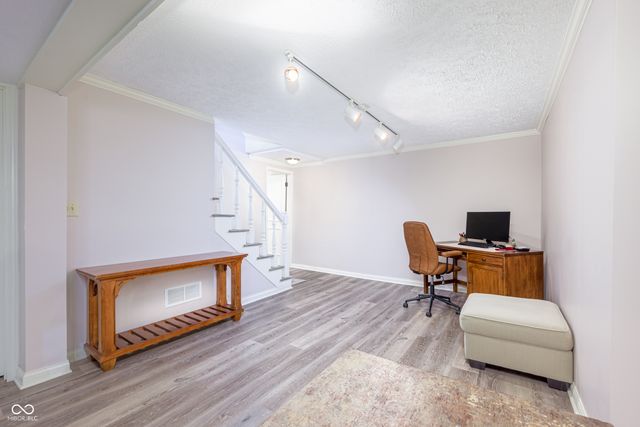 195 Governors Lane, Zionsville, IN 46077