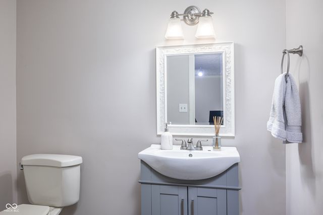 195 Governors Lane, Zionsville, IN 46077