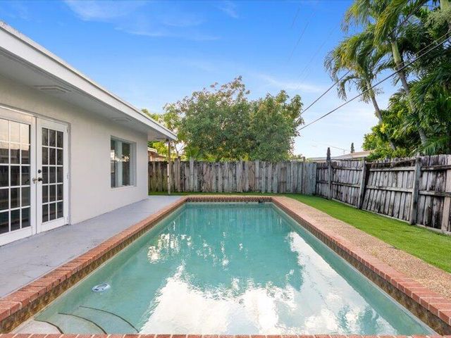 311 W Sample Road, Deerfield Beach, FL 33064