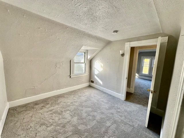 1325 MISSISSIPPI Avenue, Davenport, IA 52803