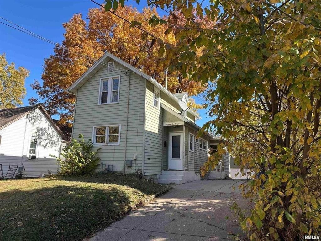1325 MISSISSIPPI Avenue, Davenport, IA 52803
