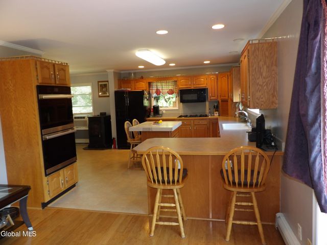 77 Canal Road, Halfmoon, NY 12065