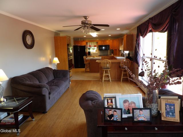 77 Canal Road, Halfmoon, NY 12065