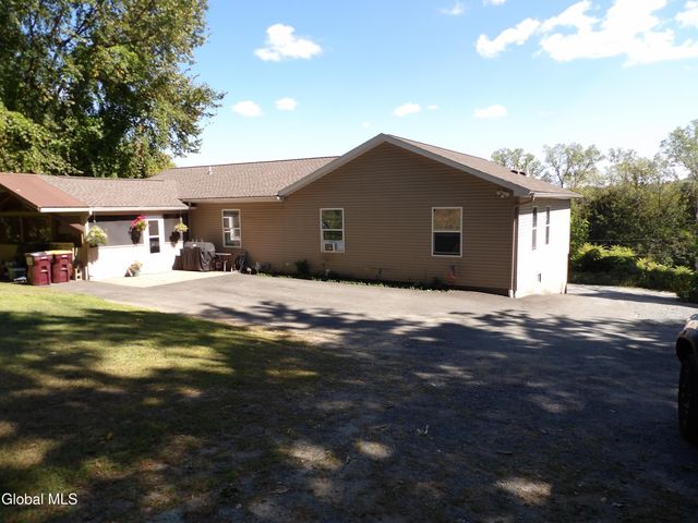 77 Canal Road, Halfmoon, NY 12065