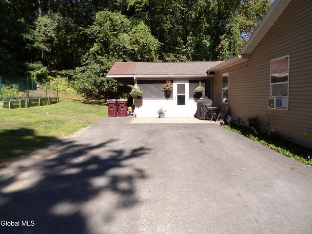 77 Canal Road, Halfmoon, NY 12065