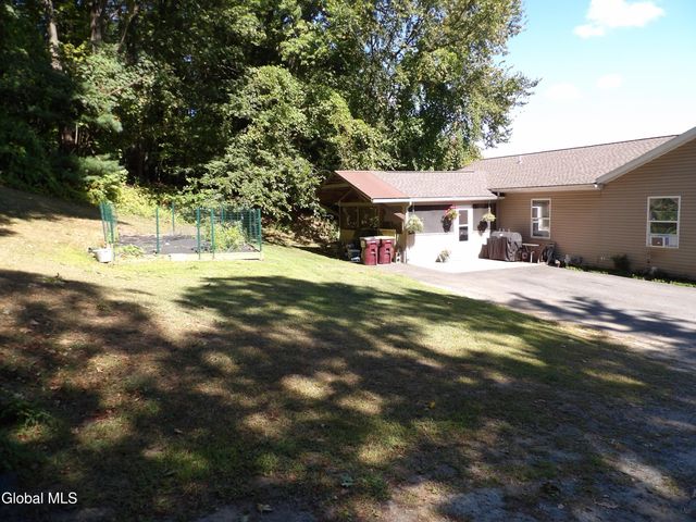 77 Canal Road, Halfmoon, NY 12065