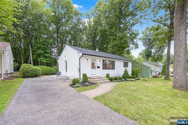 61 Mackay Avenue, Waldwick, NJ 07463