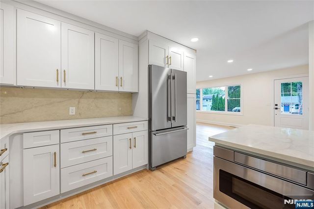 61 Mackay Avenue, Waldwick, NJ 07463