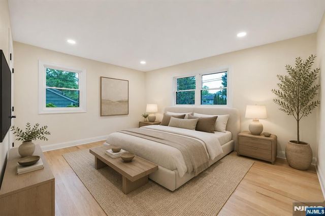 61 Mackay Avenue, Waldwick, NJ 07463
