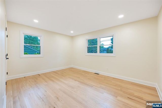 61 Mackay Avenue, Waldwick, NJ 07463