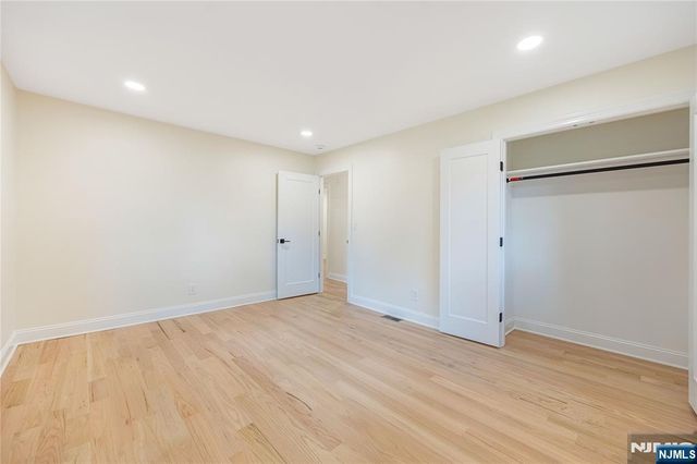 61 Mackay Avenue, Waldwick, NJ 07463