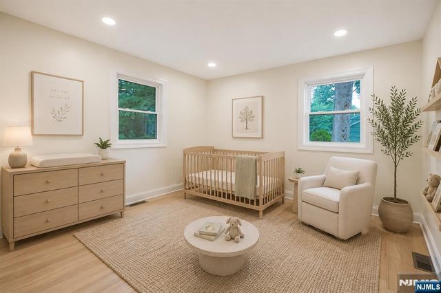 61 Mackay Avenue, Waldwick, NJ 07463