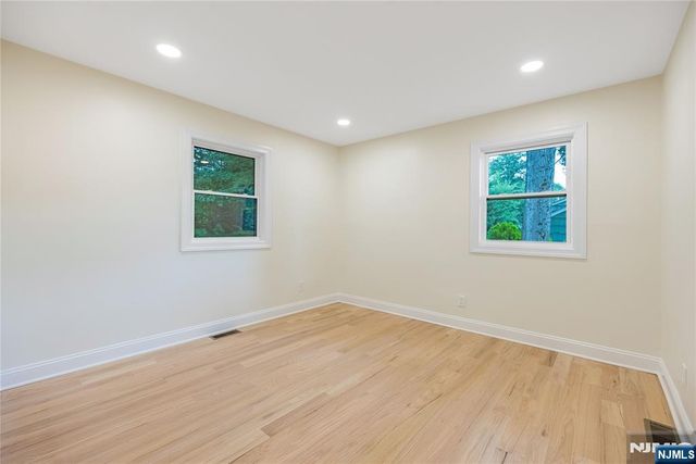 61 Mackay Avenue, Waldwick, NJ 07463