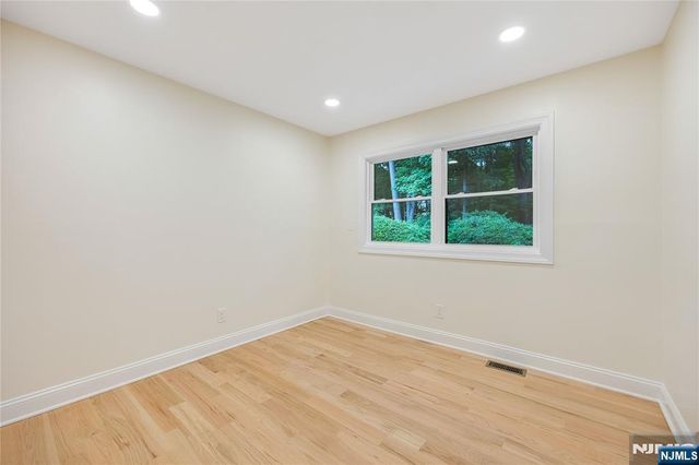 61 Mackay Avenue, Waldwick, NJ 07463