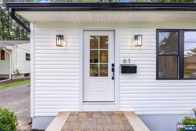 61 Mackay Avenue, Waldwick, NJ 07463