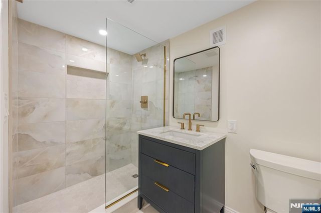 61 Mackay Avenue, Waldwick, NJ 07463