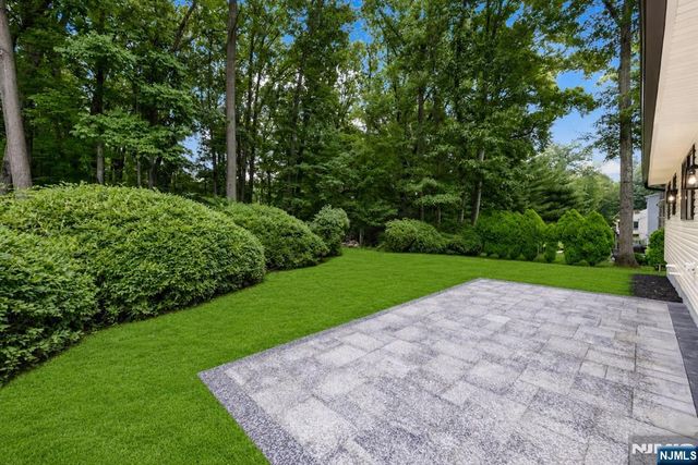 61 Mackay Avenue, Waldwick, NJ 07463