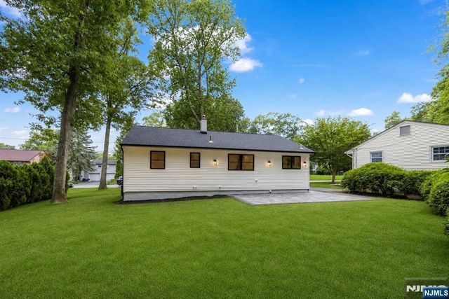 61 Mackay Avenue, Waldwick, NJ 07463