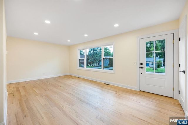 61 Mackay Avenue, Waldwick, NJ 07463