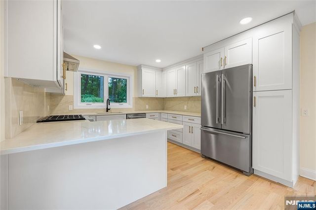 61 Mackay Avenue, Waldwick, NJ 07463