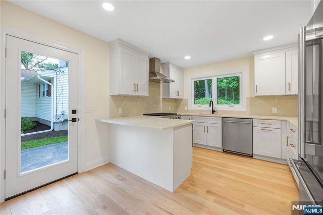 61 Mackay Avenue, Waldwick, NJ 07463