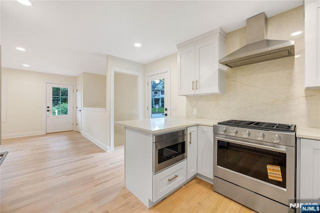 61 Mackay Avenue, Waldwick, NJ 07463