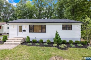 61 Mackay Avenue, Waldwick, NJ 07463