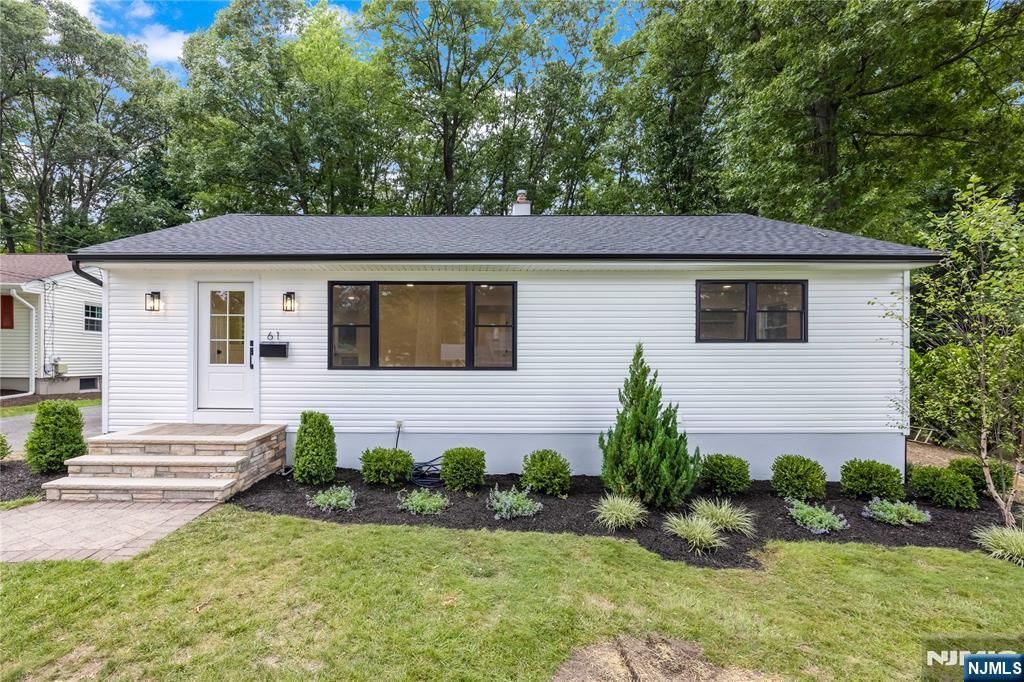 61 Mackay Avenue, Waldwick, NJ 07463